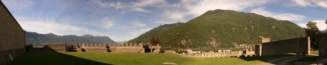 zwitserland_bellinzona_castle_small.jpg